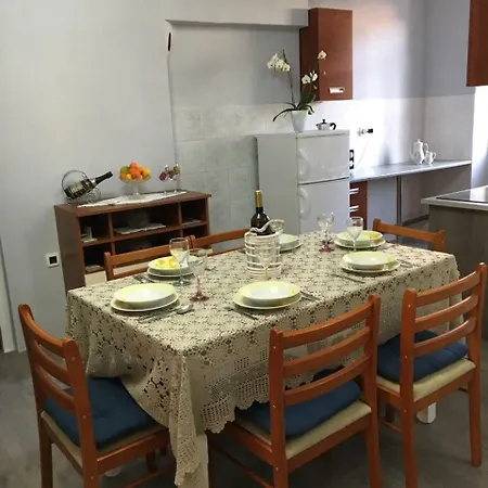 Kumicic - 3 Bedrooms Apartment