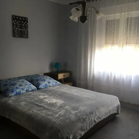 Kumicic - 3 Bedrooms Apartment *