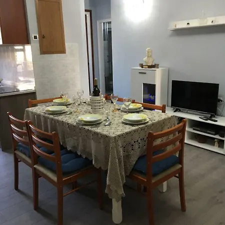 Kumicic - 3 Bedrooms Icici